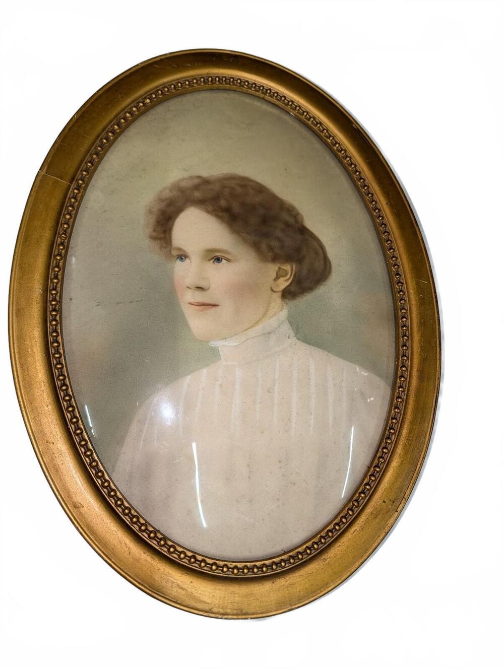 Vintage Oval Gold Picture Frame with Beaded Trim